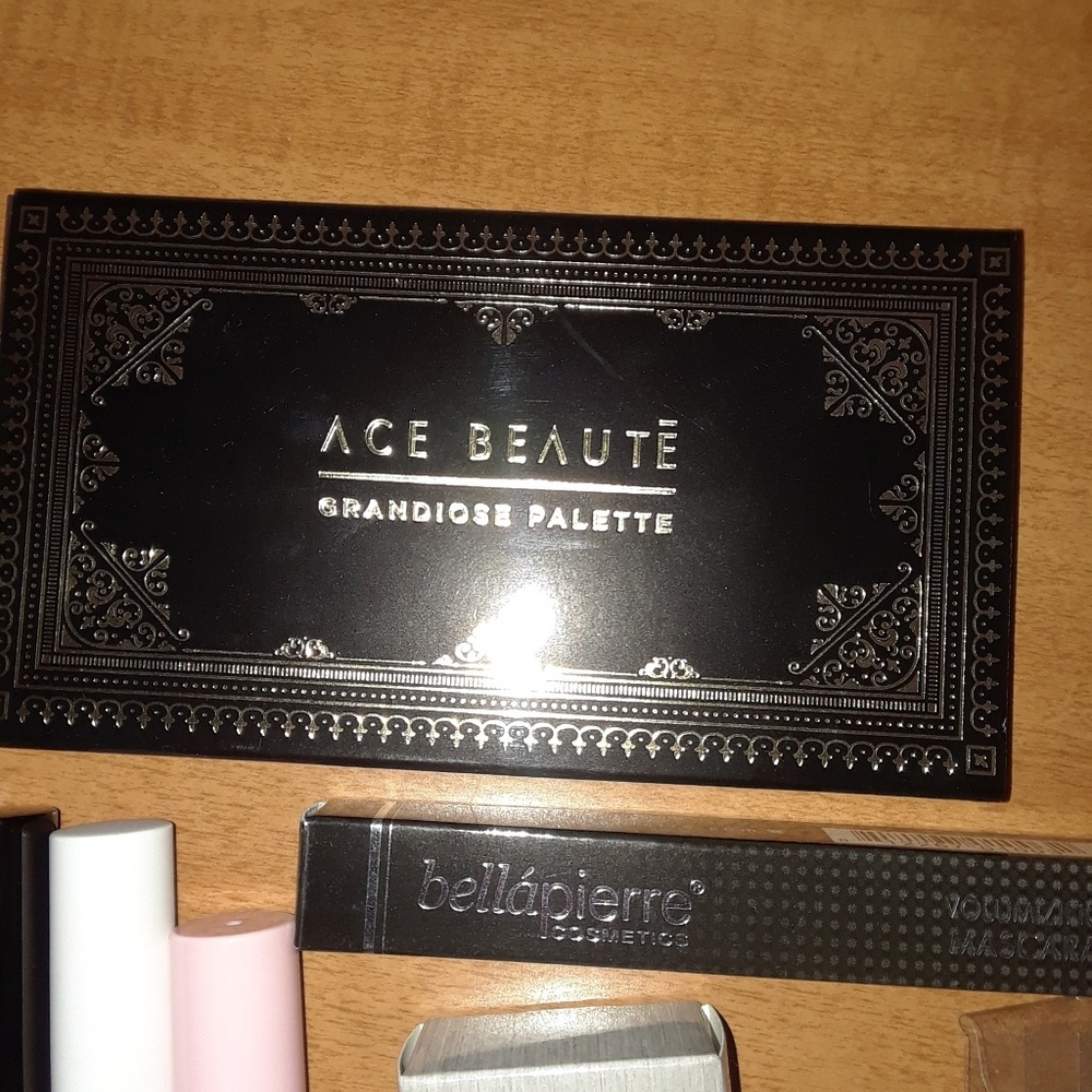 Makeup Lot - Picture 4 of 8